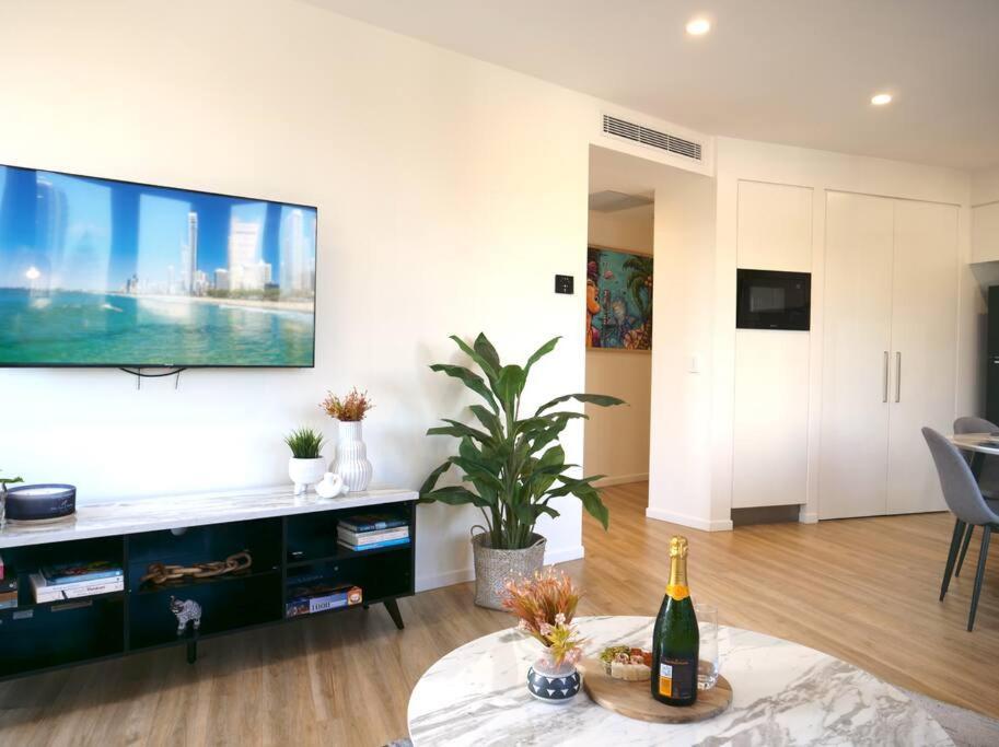 Modern 1 Brm Apartment With Pool Close To Beach Gold Coast Exterior foto